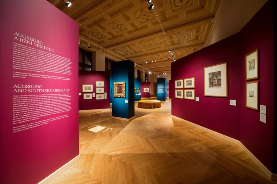 Neue Ausstellung. Über Nacht